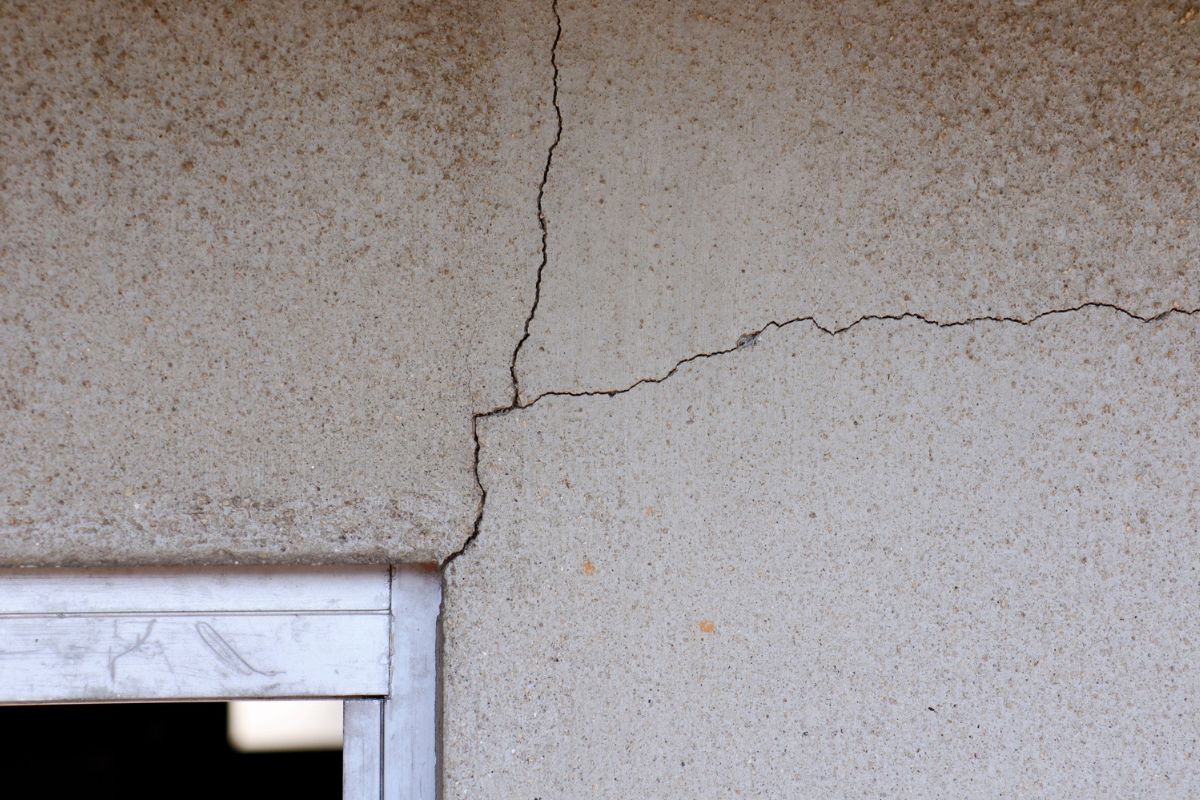 معالجة التشققات بالمباني